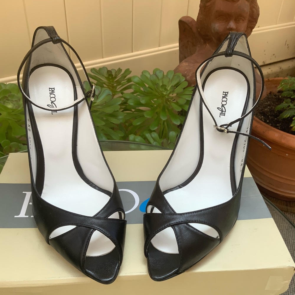 Never Worn Paco Gil Leather Cute Flattering Trendy